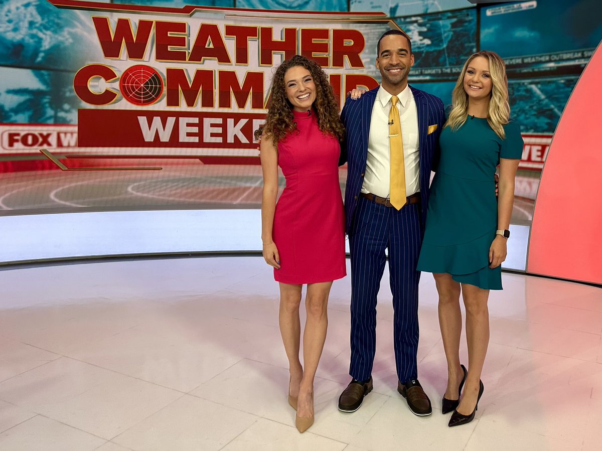 MichaelEstimeWX's tweet image. Happy Sizzlin’ Saturday!
Tons of millions of us will be extra crispy in the weather department with feel like temperatures topping out near 115°F in parts of the Carolinas!
Join @baynefroney @haleymeierwx and me on @foxweather on @FoxBusiness from 6a to 12p!