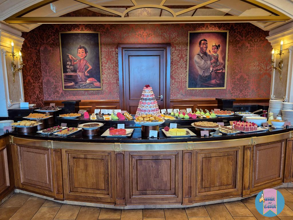 InsideDlpCastle's tweet image. 🍽 Déjeuner au Royal Banquet du Disneyland Hôtel aujourd'hui ! Même si on regrette totalement les brunchs thematisés du Dimanche c'est toujours sympa !👑
