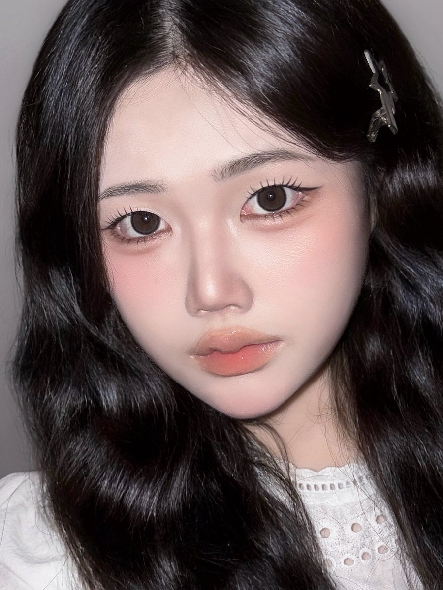 cbancva's tweet image. 블랙 렌즈에 코랄 메이쿠