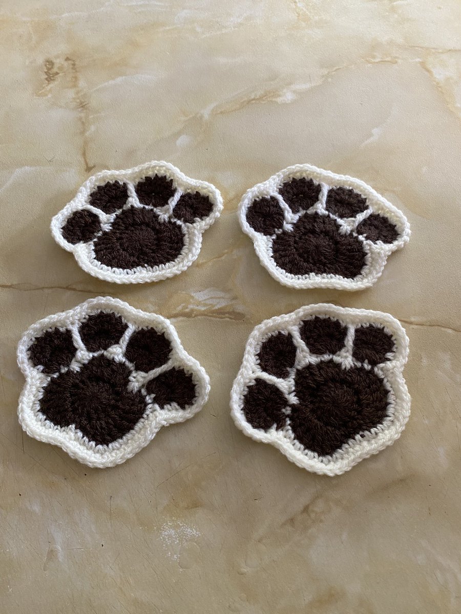 NiecyOKeeffe's tweet image. Want to send a huuuuge thank you to @Kilts4me who sent me these ADORABLE Ollie Paws that she crocheted! Aren’t they gorgeous? Such kindness. I’m going to them in a glass frame with a photo of Ollie. 🥰 Thanks, Ciara!! xx