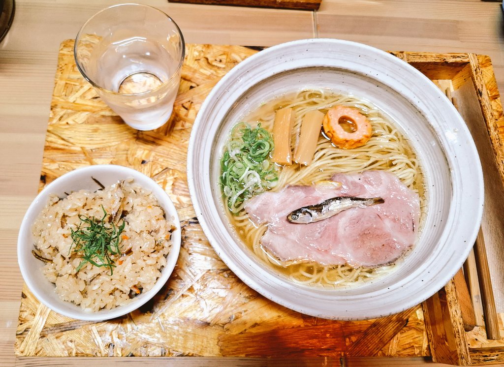 138kujira420's tweet image. ここのラーメンはいりこめしがうまいゾ！！おかわりしたいくらい美味…
