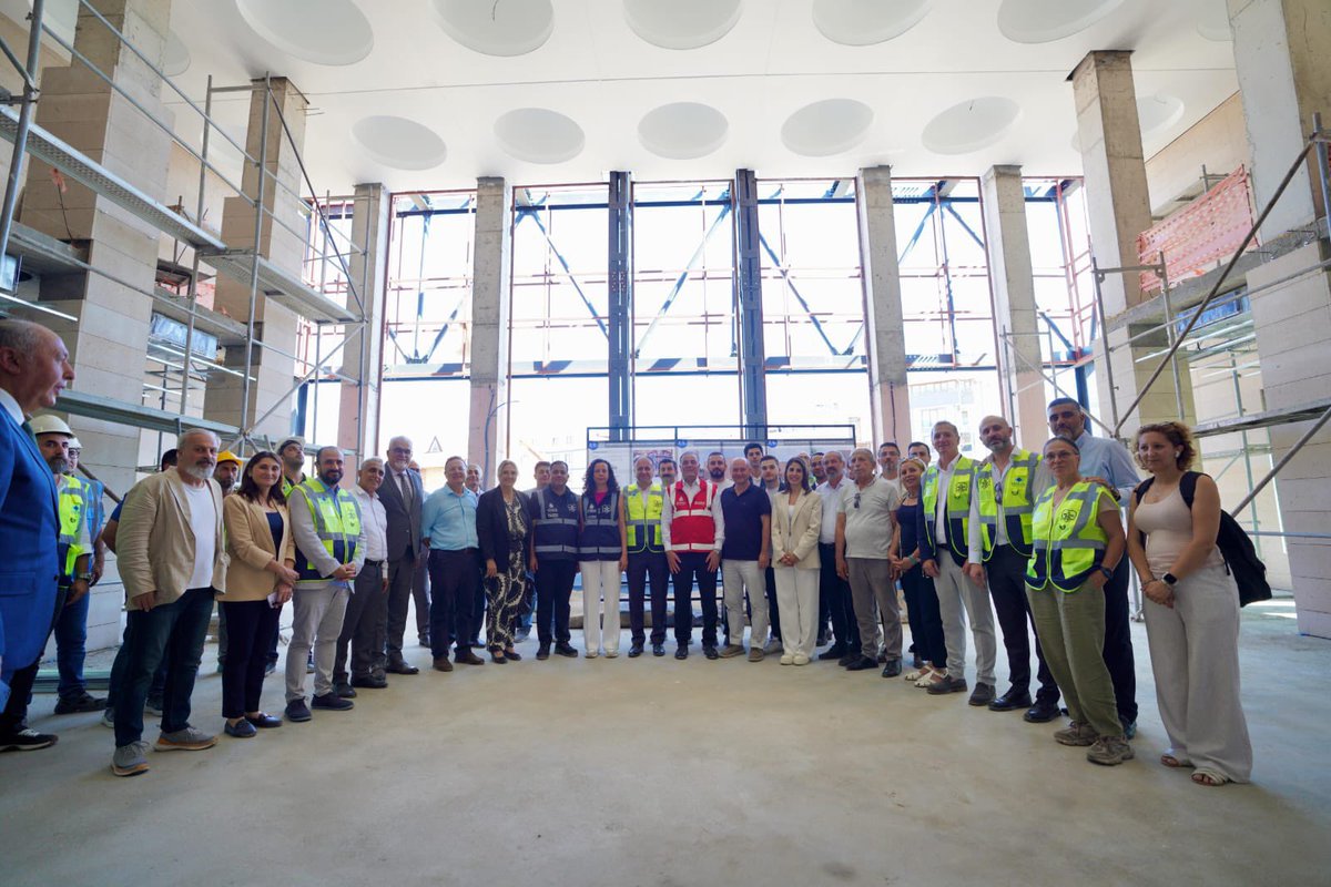 #Pendik’te yapımı devam eden cami inşaatını yerinde inceledik.

430 kişilik ibadet alanının yanı sıra; 280 kişilik çok amaçlı salon, kütüphane ve şadırvanların yer aldığı bu kapsamlı projeyi kısa süre içinde Pendik halkının hizmetine sunacağız.

#İBBFEN