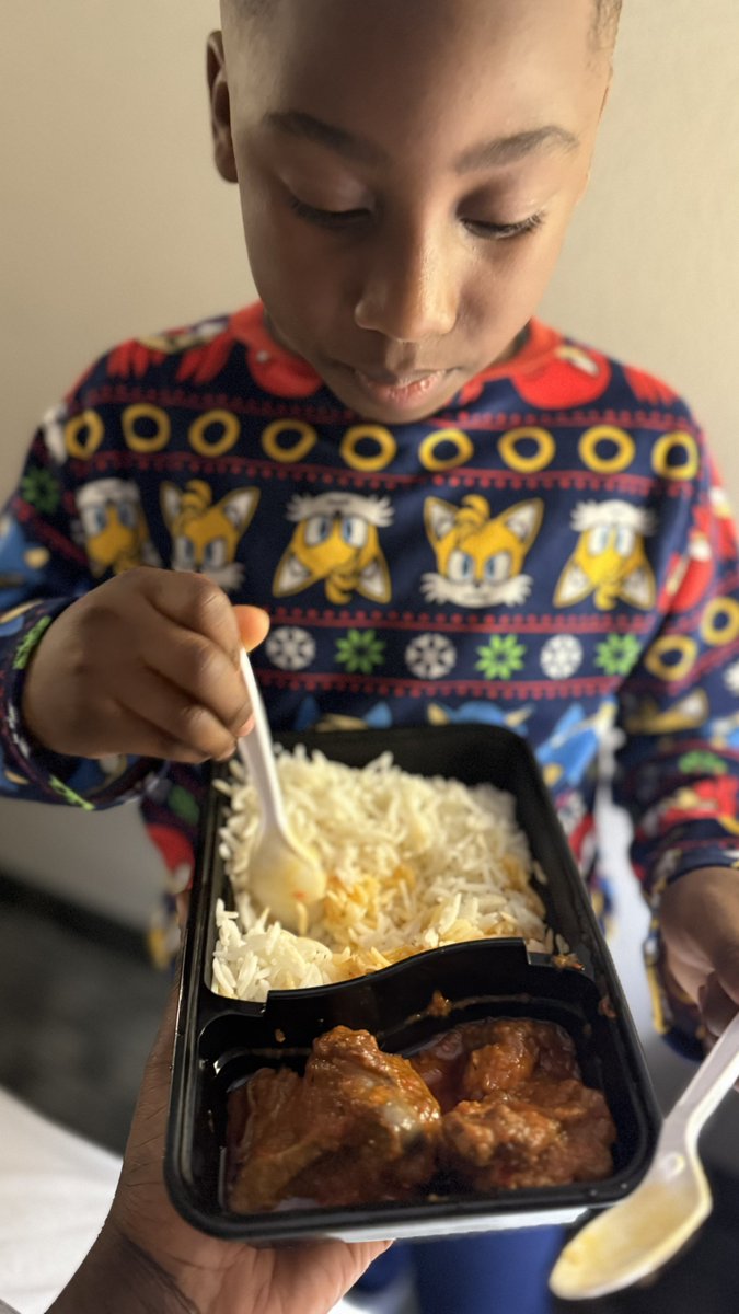 TheHabaneroChef's tweet image. No one:
Zane doing advert for my rice and stew : IT EXPLODES WITH FLAVOR