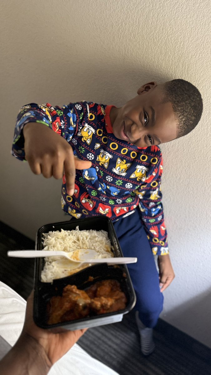 TheHabaneroChef's tweet image. No one:
Zane doing advert for my rice and stew : IT EXPLODES WITH FLAVOR