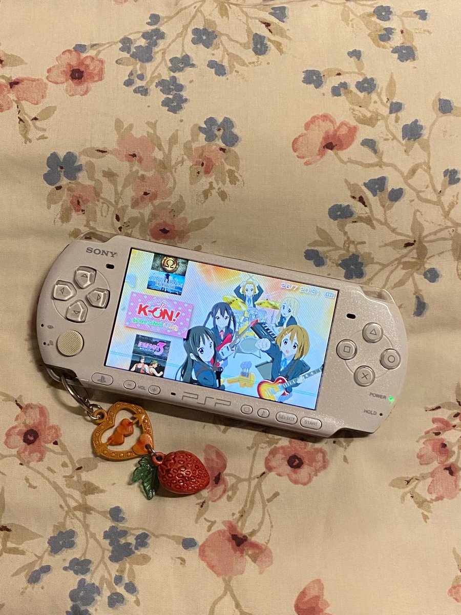 dollpjh's tweet image. its k-on time!