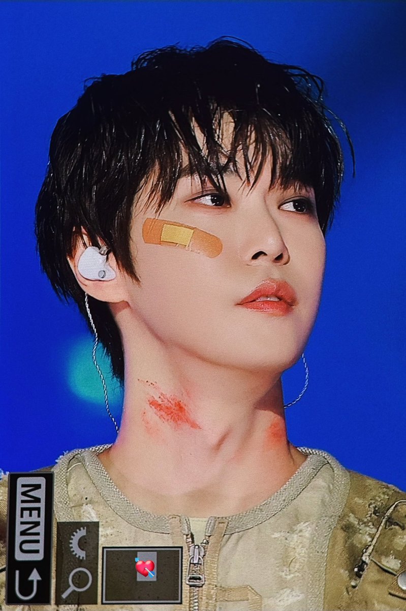 go2liy's tweet image. 이런분장을햇는데도 왜이리이쁜데 ...
군인옷을입엇는데도 넌 왜 아직도 뎡모연인데 ...
