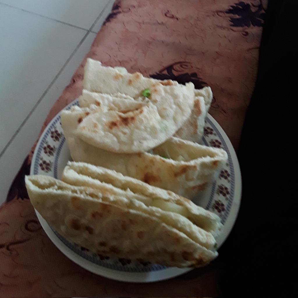 HasanEssam29636's tweet image. This meal is only for 9 people, one meal per day only.
My share of it was a quarter of a loaf.

If you’re scrolling, PLEASE leave a dot . it&apos;s just a
 dot
chuffed.org/project/136202…