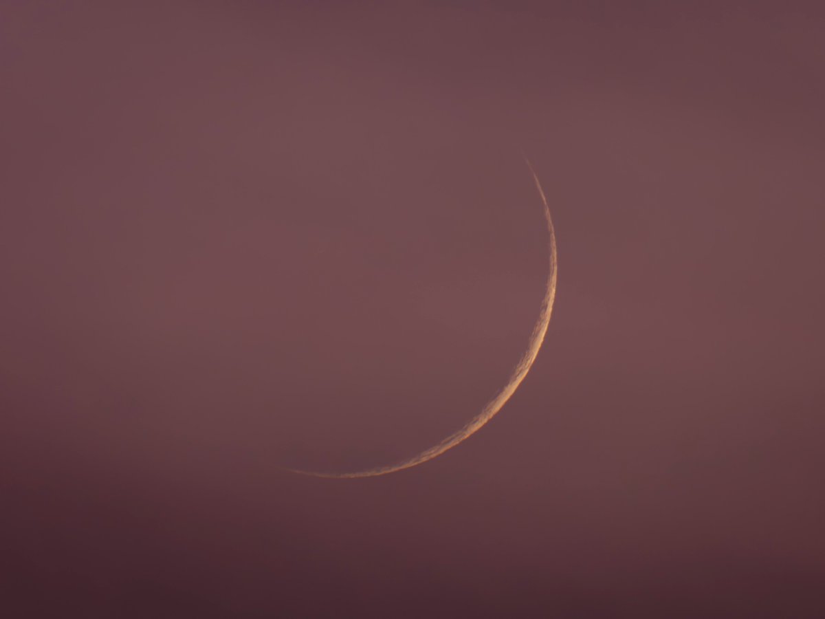 moonsystem's tweet image. 2025-07-26 19:16 - 19:17 #旧暦閏六月二日
#二日月
雲の合間で姿を現してくれました。
下から迫る雲に覆われて行きます。
@MoonHourSocial #MoonHour™