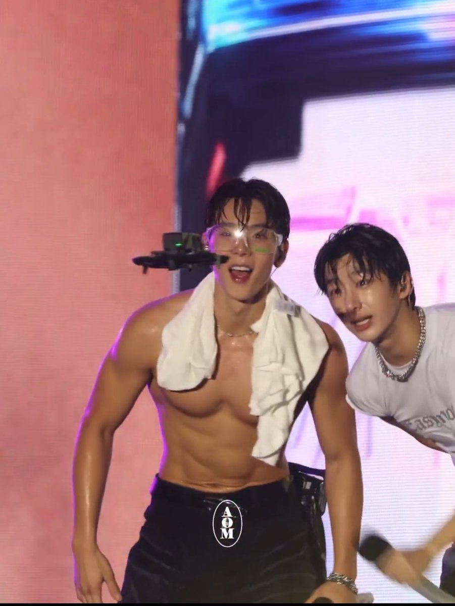 nunugomdori's tweet image. 드론보는 고글 속 눈을 봐...
코도 빤딱빤딱...