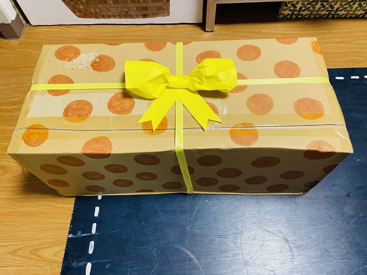 w3zmqkM7KT4HVD9's tweet image. ラッピングでけたー🎁
喜んでくれはって嬉しい☺️
中身はカッティングマシーン
これは工作の幅が広がるぞワクワク✂️