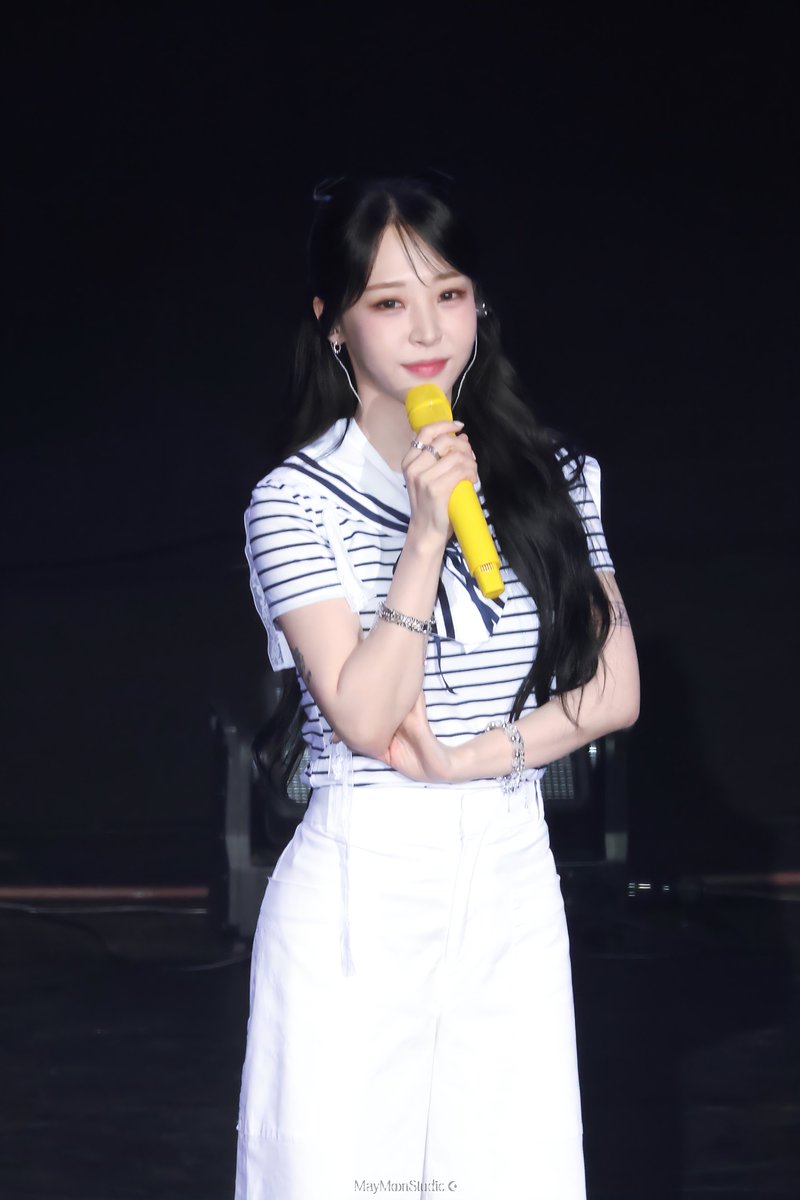 maymoonstudio's tweet image. 250726 문별 팬콘 [sea;nema] in 가오슝 

I’m watching you 👀⚠️🖤

#마마무 #문별 #MoonByul
#MoonByul_FanConcert #seanema
#MoonByul_seanema_in_KAOHSIUNG