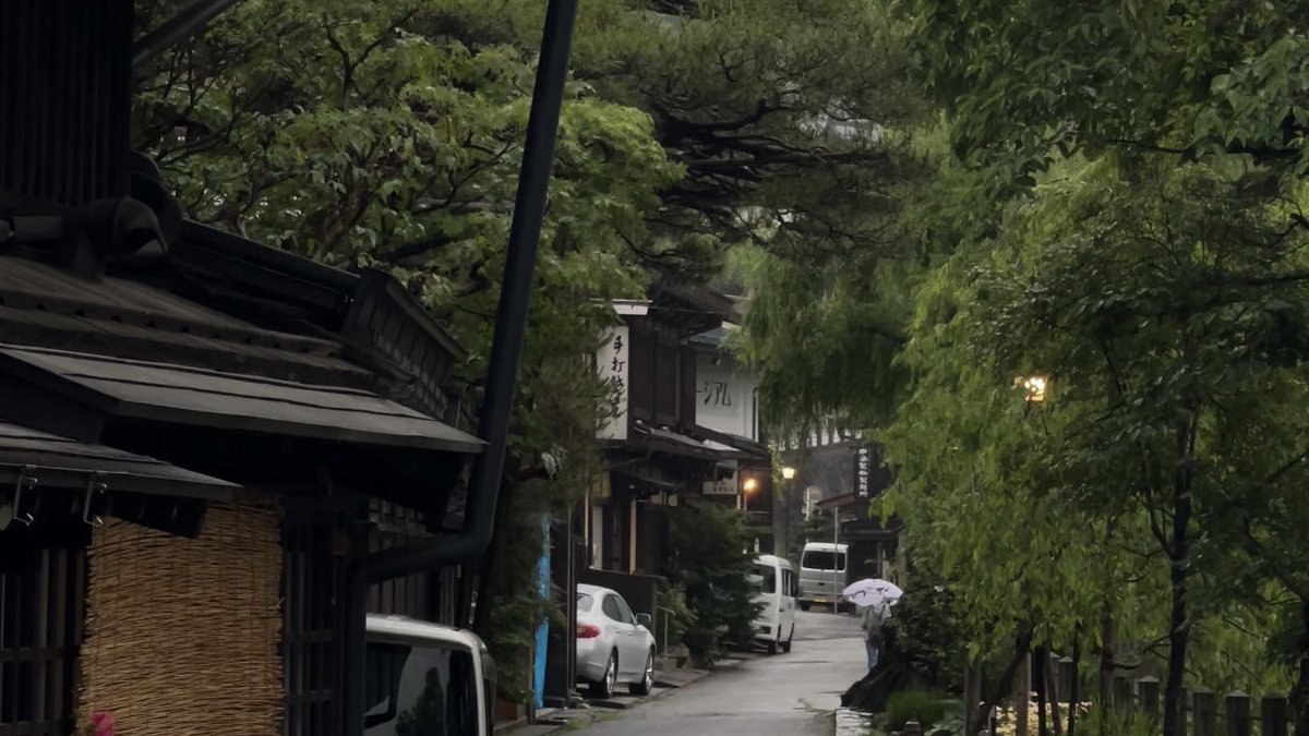 tenderuin's tweet image. i walked along takayama’s rain-kissed streets and now i ache to return to them