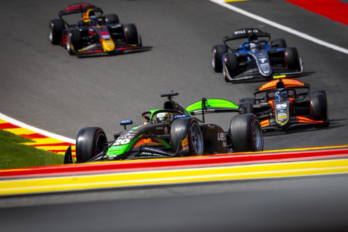 delpynews's tweet image. ▶️ LEVANTANDO CABEZA | 🏁
🏎️🇵🇾@JoshuaDuerksen1 consiguió el P12 en el Sprint de hoy, tras salir desde el P21.
👉Mañana será la Feature Race desde las 05:00.
Vía: @formuleros_py