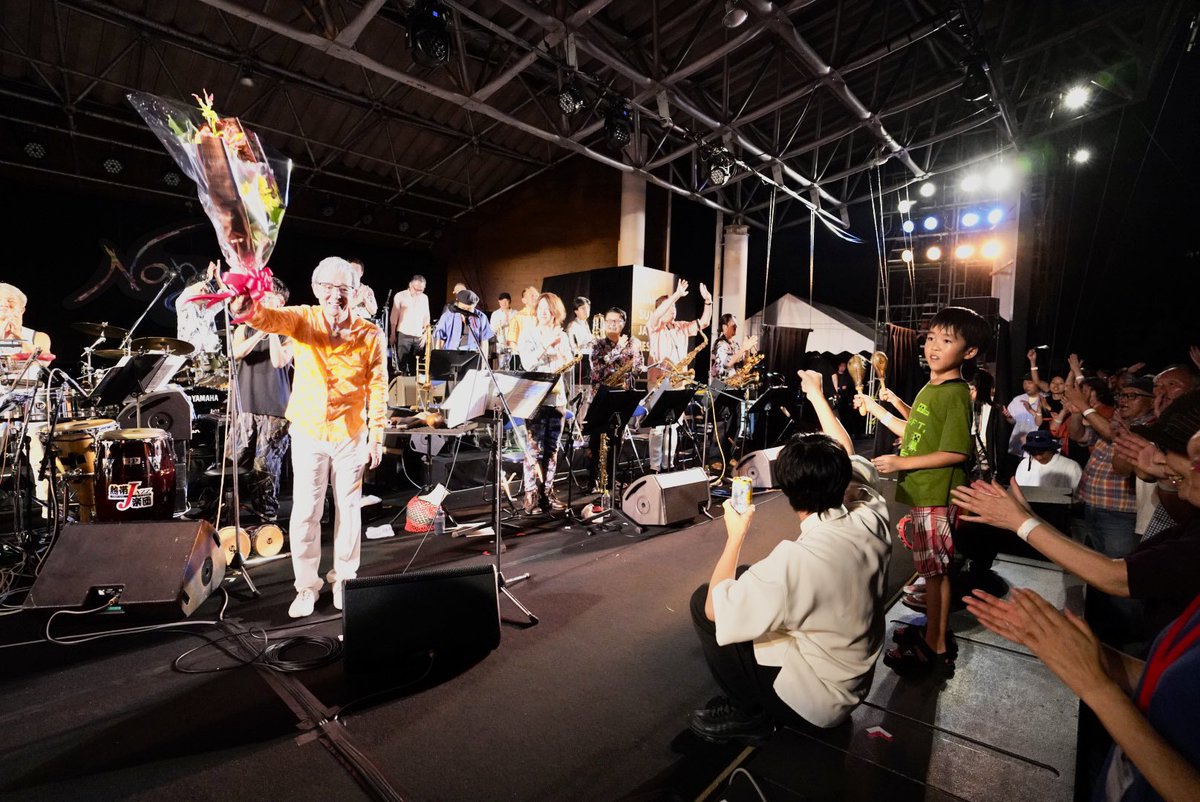 NangoJazz's tweet image. 南郷村と八戸市の合併20周年を記念した「第33回南郷サマージャズフェスティバル2025」は、熱帯ジャズ楽団に類家心平さん、ケイコリーさん、内澤崇仁さん、そして皆さんが加わり、最高潮の盛り上がりの中で幕を閉じました。
この「熱」を大切に、継続してまいります。
ありがとうございました!