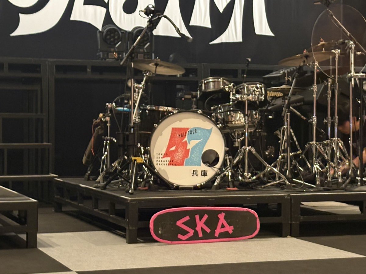 楽しすぎて泣いた🎶
昨日神戸で大好きな
#スカパラ さんライブ
仕事帰り徒歩で
スカパラさんに会えて
ほんまめっちゃ幸せな
時間でした
前から8列目どセンター
めっちゃ近かった〜
打ち合わせなしの即席ver
皆さんのあうんの呼吸の終わり方
感動しました
神戸来てくれて
ありがとう
#スカパラよんなな