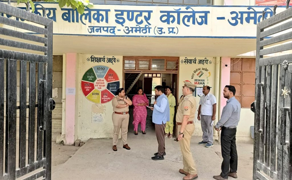 cdoamethi's tweet image. आज दिनांक 26 जुलाई 2025 को RO-ARO परीक्षा केंद्रों की तैयारियों की समीक्षा हेतु पुलिस अधीक्षक महोदया के साथ PM श्री राजकीय बालिका इंटर कॉलेज अमेठी व रणवीर इंटर कॉलेज रामनगर का संयुक्त निरीक्षण कर सुरक्षा, CCTV निगरानी तथा अन्य व्यवस्थाओं का जायजा लिया गया।