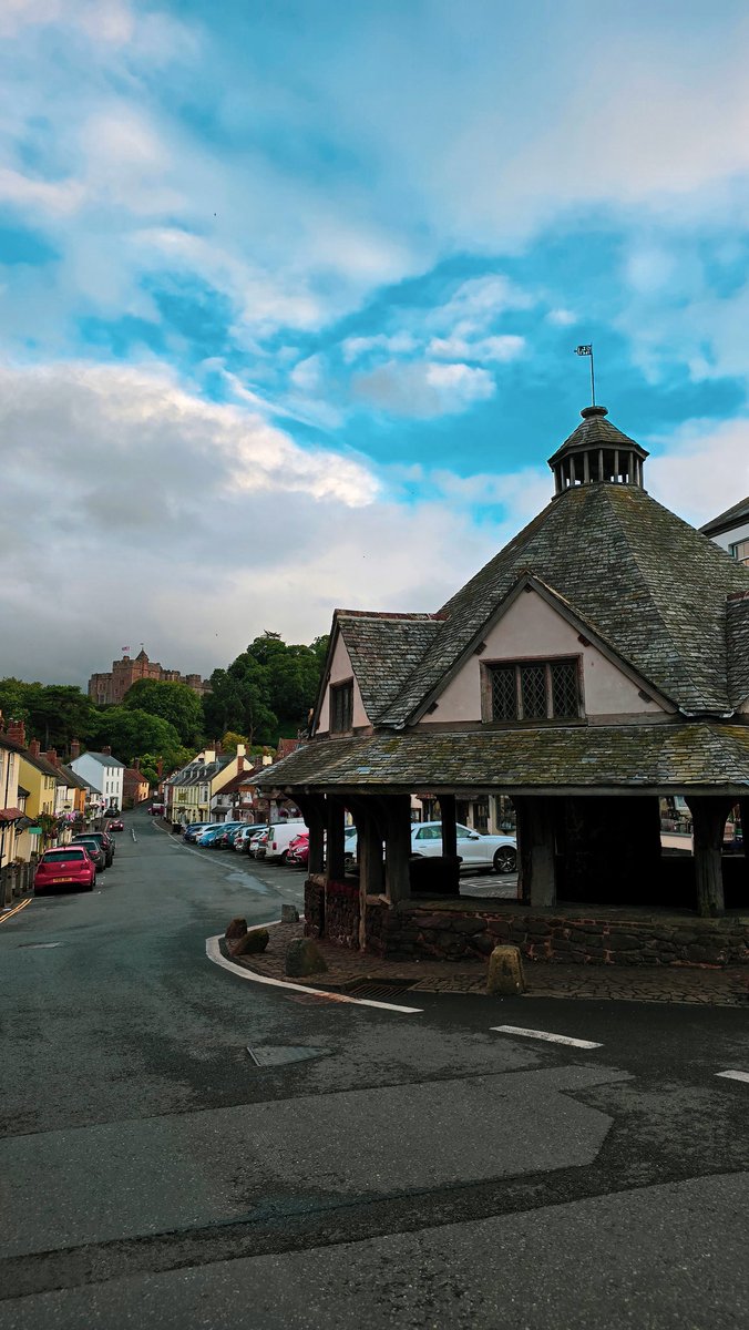 Dunster_Info's tweet image. A postcard-perfect view of Dunster! From the historic Yarn Market to the majestic Dunster Castle on the hill, this charming village is rich with beauty, history, and timeless character. 🌸🏰
dunster.org.uk
#Dunster #DunsterVillage #DunsterCastle #DunsterInfo