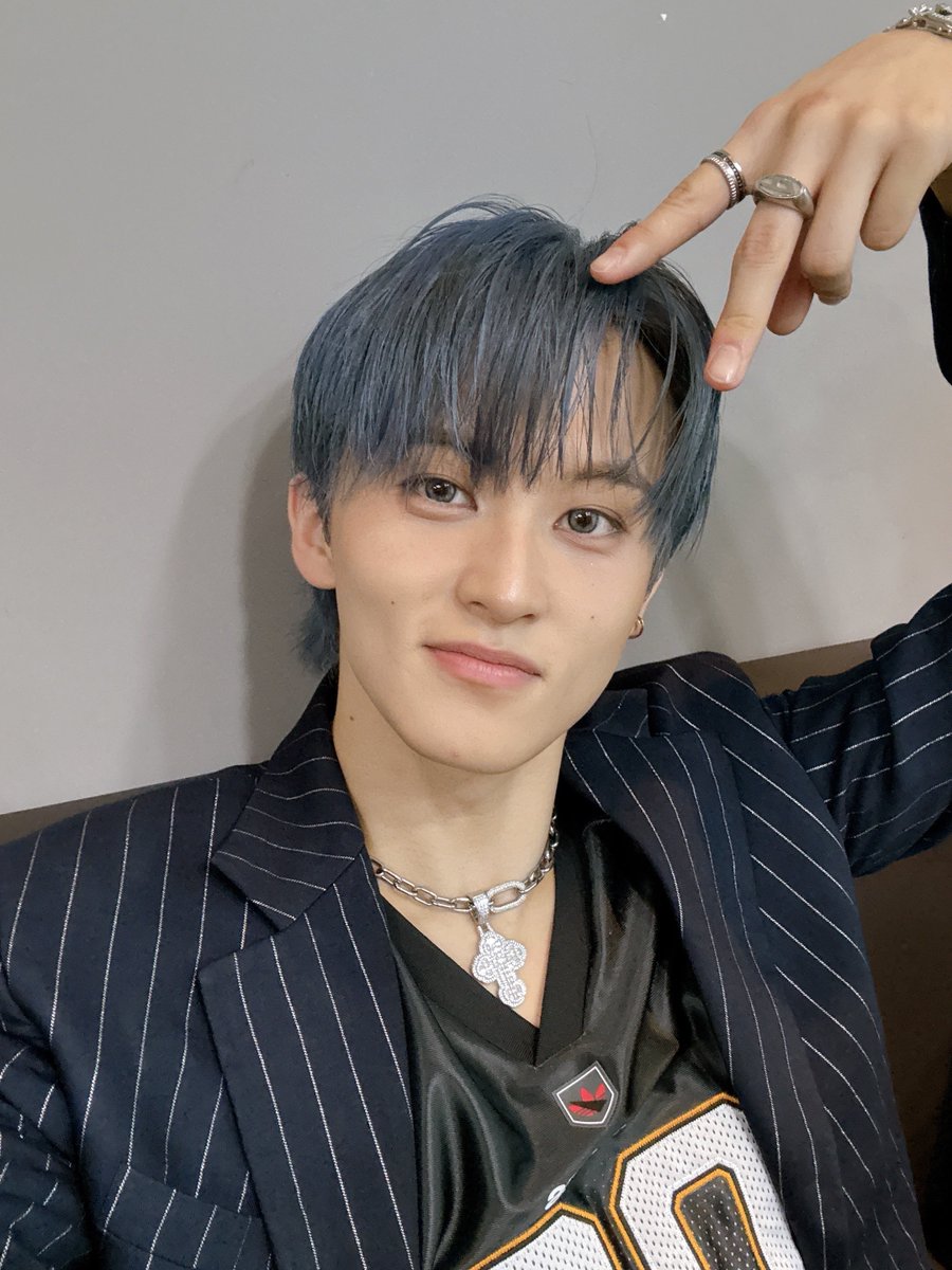 merlynsie's tweet image. มาร์คหูแมว 😭😭😭 ใจชั้นจะรับไม่ไหวละตอนนี้ คือชุดหล่อผมเท่มาก ละมาหูแมวน่ารักๆ เพนลมว่ะ