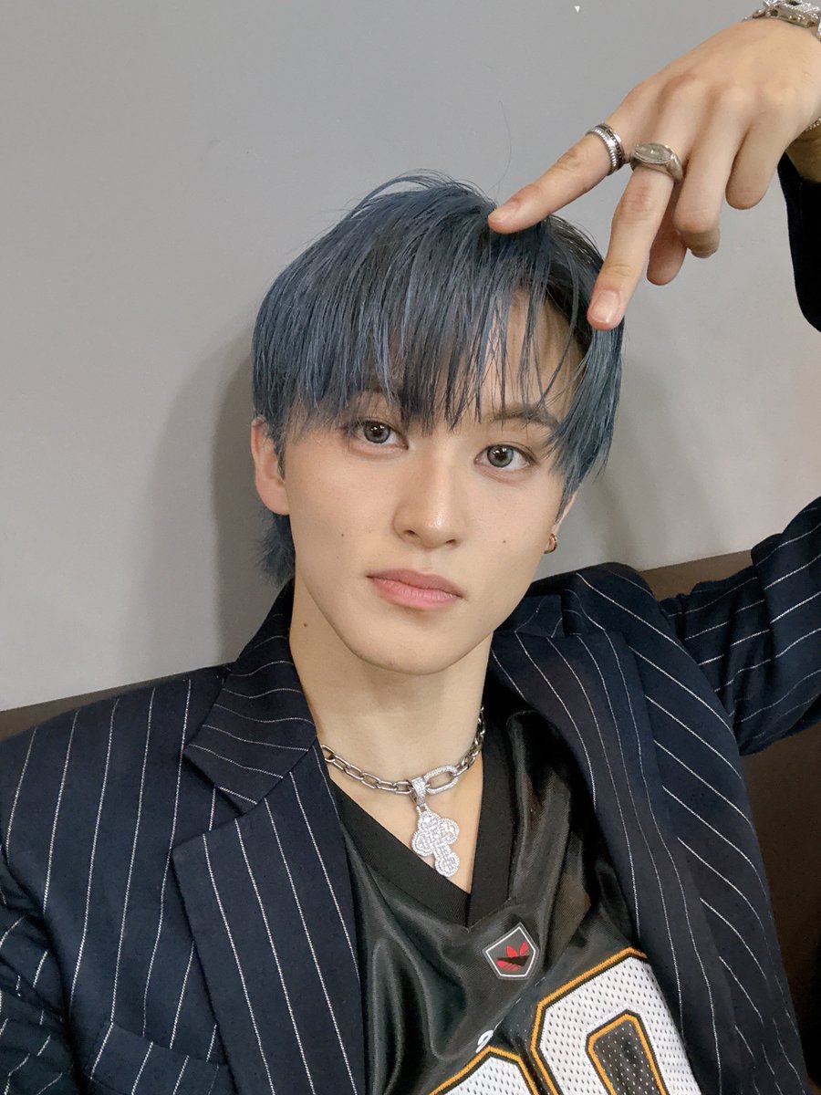 merlynsie's tweet image. มาร์คหูแมว 😭😭😭 ใจชั้นจะรับไม่ไหวละตอนนี้ คือชุดหล่อผมเท่มาก ละมาหูแมวน่ารักๆ เพนลมว่ะ