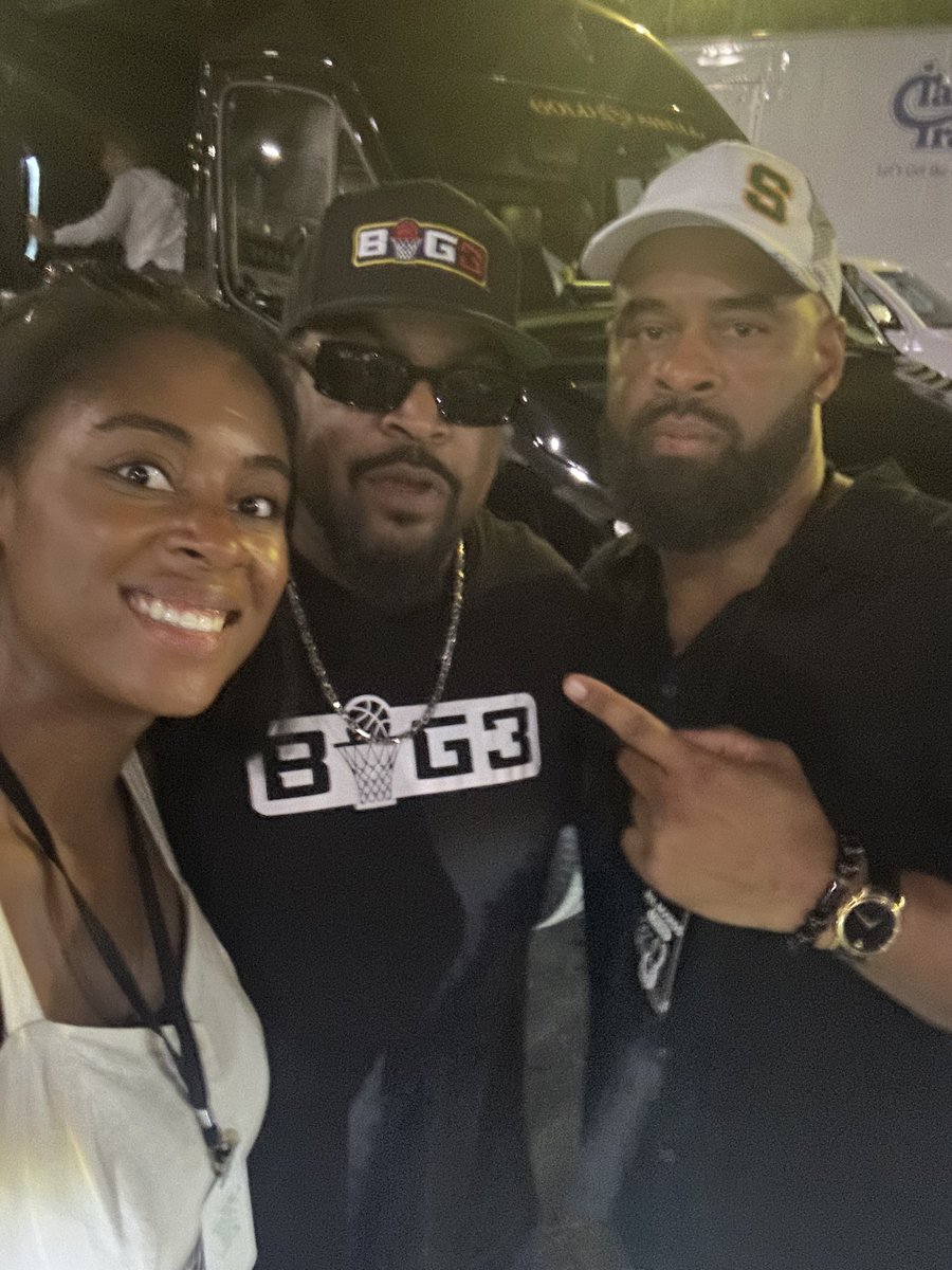 Sycamore Football (@sycamoreaves_fb) on Twitter photo Feelin’ the love from @IceCube & <a href="/NetworkForHope_/">Network for Hope</a>. Thanks for rappin’ with Sycamore Aviator Football. Today was a good day. 🎶🧊✈️💚💛 #IceCube #NetworkForHope #2025CincinnatiMusicFestival Feelin’ the love from @IceCube & <a href="/NetworkForHope_/">Network for Hope</a>. Thanks for rappin’ with Sycamore Aviator Football. Today was a good day. 🎶🧊✈️💚💛 #IceCube #NetworkForHope #2025CincinnatiMusicFestival