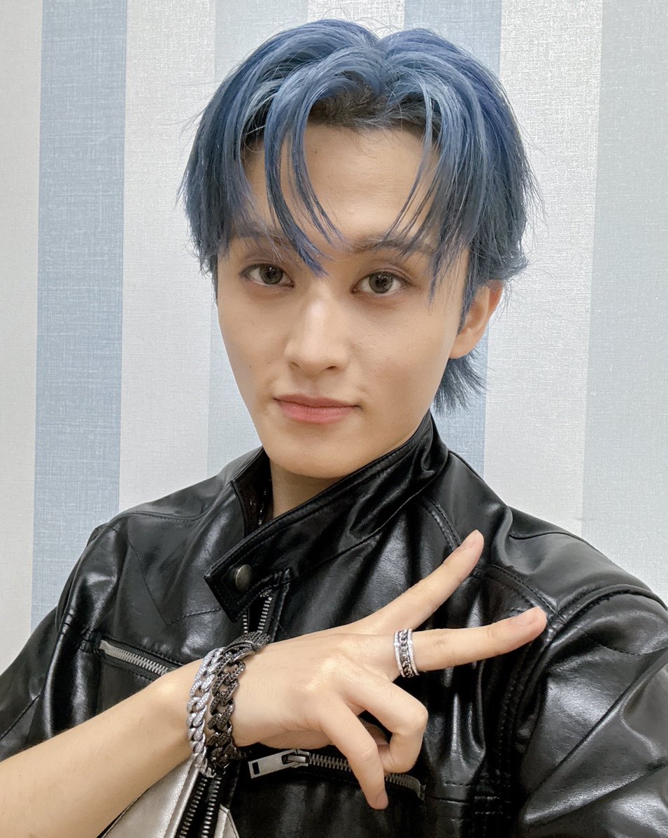 merlynsie's tweet image. คุณคนโตคุณลีดเดอร์ เพิ่งจะมีเวลามาอวดถ้วยกะเขา จัดมาให้เลยหลายแชะ เขาบอกอันนี้ของเมื่อวานนะ ฟีลรับไปก่อนเซ็ตแรก 5555555 น่ารัก
