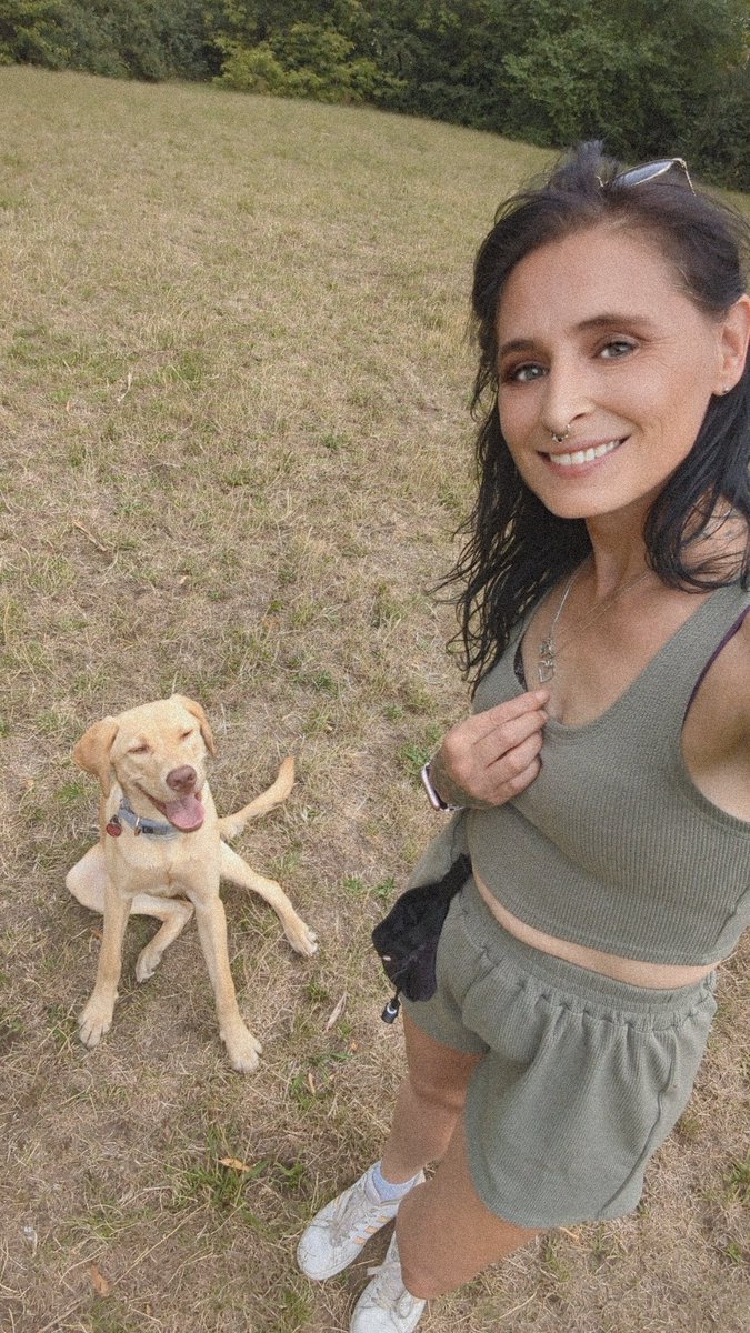 Weil ihr danach gefragt habt wann es mal wieder ein Bildchen von mir &amp; Benno kommt 😊🐶

Tadaaaaaa da ist es 🥰

So langsam merkt er das er ein Rüde ist, die Ladys draußen werden allmählich interessant und die Pupertät bricht aus 🙈 
Das Austesten beginnt und das zeigt er  in