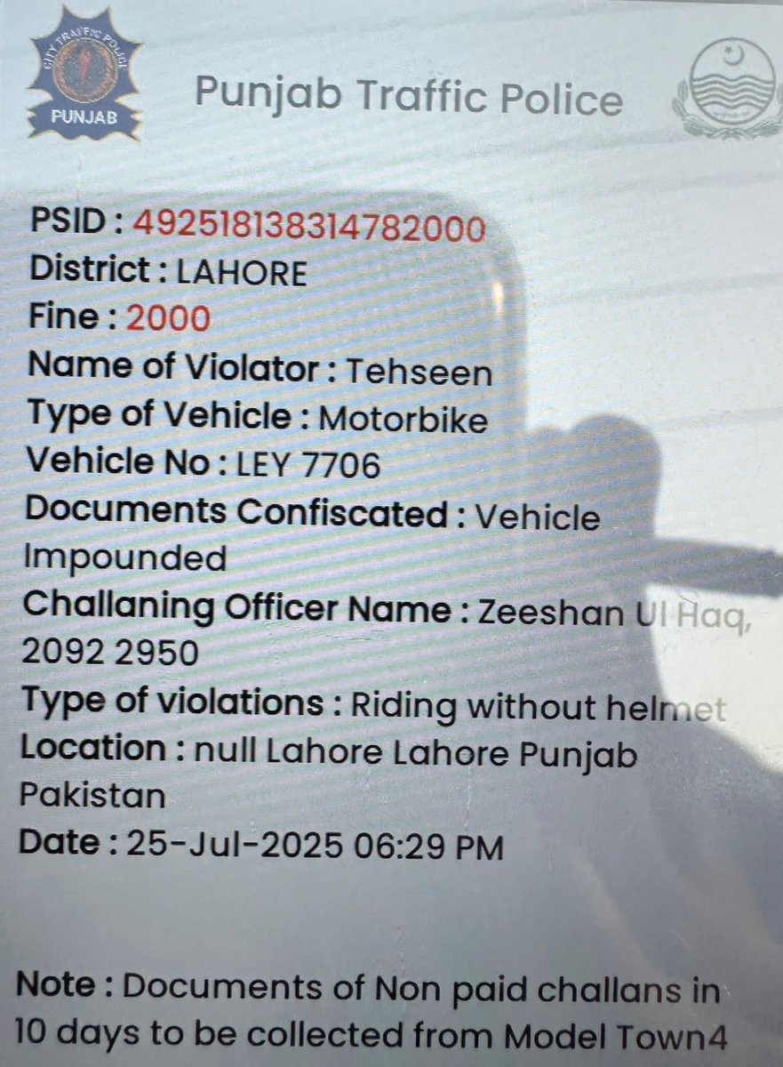 AdvSalmanShahid's tweet image. پنجاب حکومت کی ایماء پر ٹریفک وارڈن بائیک رائڈر کےچالان کر رہےہیں آج کئی جگہ پر بیچارے پریشان نظر آئے حکومت ڈیلی ویجز سے پیسہ اکٹھا کرنے کی بجائے اپنی بیوروکریسی کے گھروں پہ چھاپے ماریں جہاں آسائشات تنخواہوں سے کئی گنا زیادہ ہیں مزدورں کو جینے دو
@GovtofPunjabPK @CityTrafficPol1