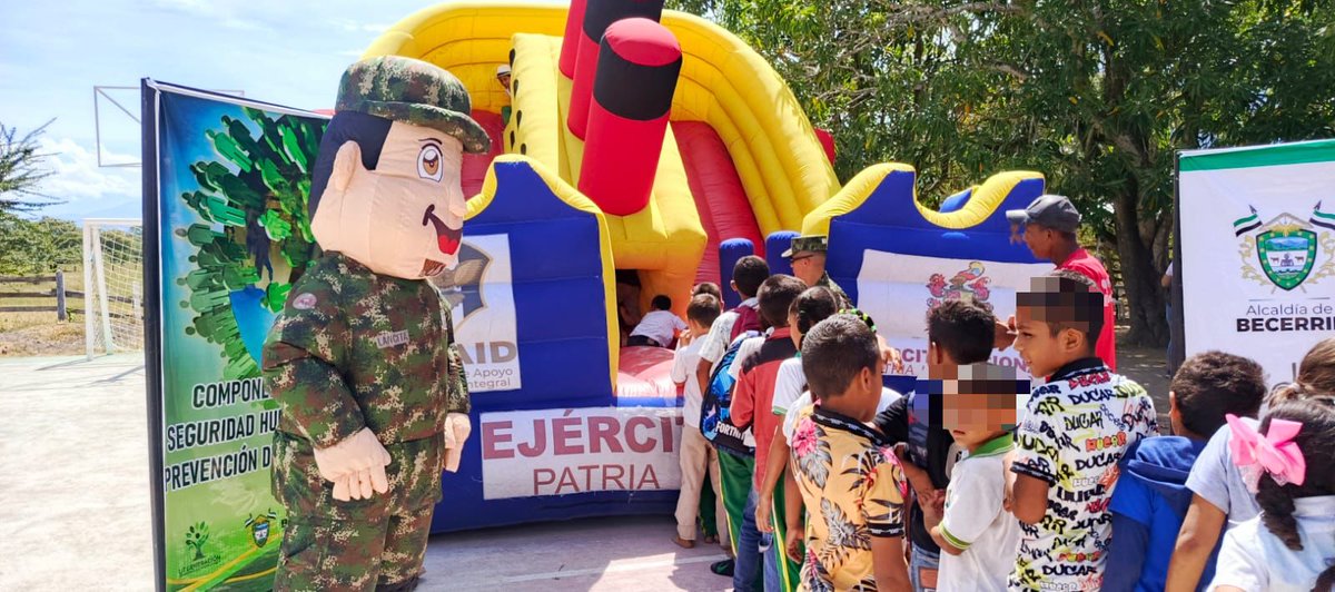 Ejercito_Div1's tweet image. Soldados del Batallón Especial Energético y Vial N.°2 de la #DécimaBrigada, en articulación con la Alcaldía de Becerril, #Cesar y la Institución Educativa Villa Matilde, realizaron una jornada recreativa y de esparcimiento para más de 200 niños, niñas y adolescentes.
Esta…