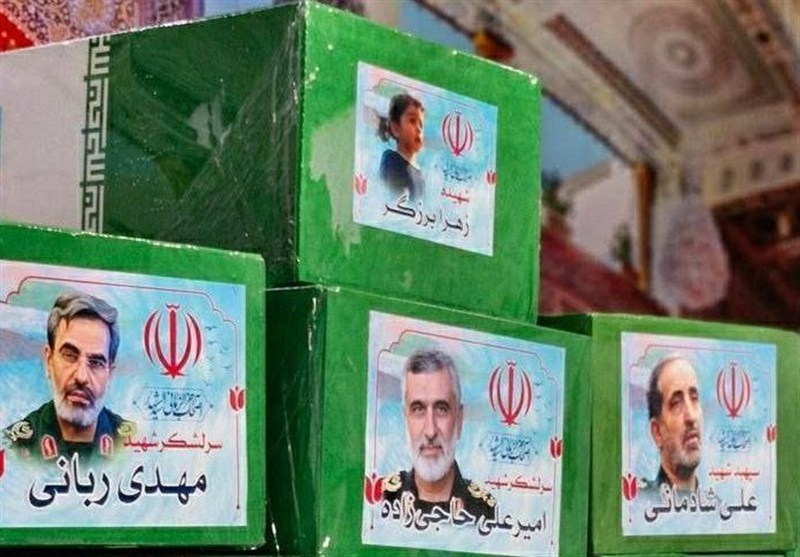 Neda1838983's tweet image. یکی از شهدای خردسال تهران به نام زهرا برزگر است..
تابوت این دختر خردسال بر تابوت یکی از سرداران بزرگ ایران اسلامی دیده میشود..
این تصویر نماد کشتار وحشیانه رژیم صه.یونسیتی با کمک آمریکای جنایتکار در ایران است.
نظامی و غیر نظامی را هدف قرار داده!
#لشگر_فرشتگان_ایران