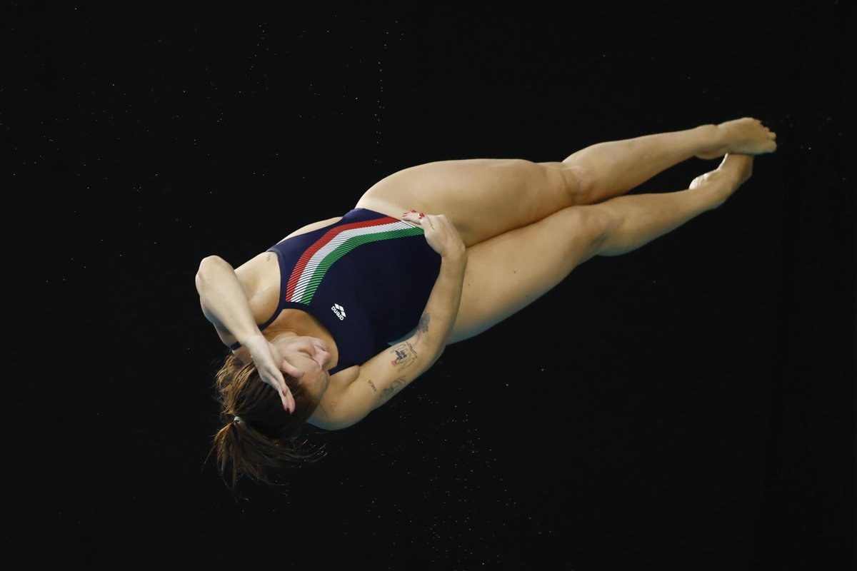 Radio1Rai's tweet image. 🔵#AQUASingapore2025 Chiara Pellacani ha conquistato la medaglia di bronzo 🥉 nei tuffi (trampolino 1mt). L'azzurra con 270.80 punti, è stata battuta solo dall’australiana Maddison Keeney, che ha vinto l'oro, e dalla cinese Li Yajie, argento.