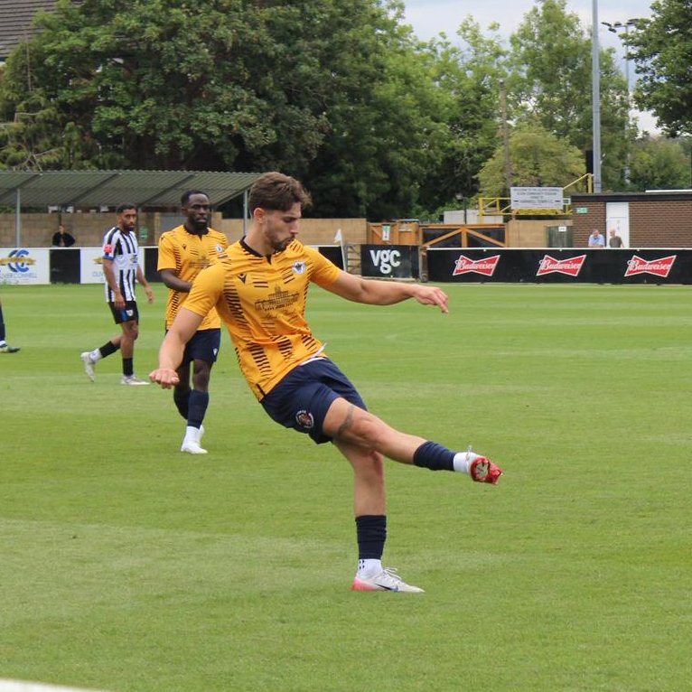 sloughtownfc's tweet image. A good 45 minutes for the Rebels.💪

#OneSlough