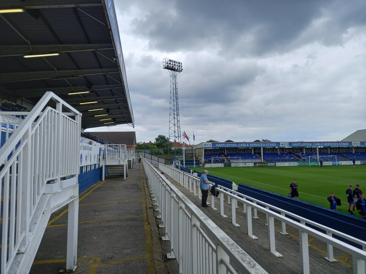 RoyKellySport's tweet image. A very good afternoon and welcome to Victoria Park for the Nicky Featherstone Testimonial match between @Official_HUFC and @LUFC . Gates are open and there is time to make it down and salute the great servant