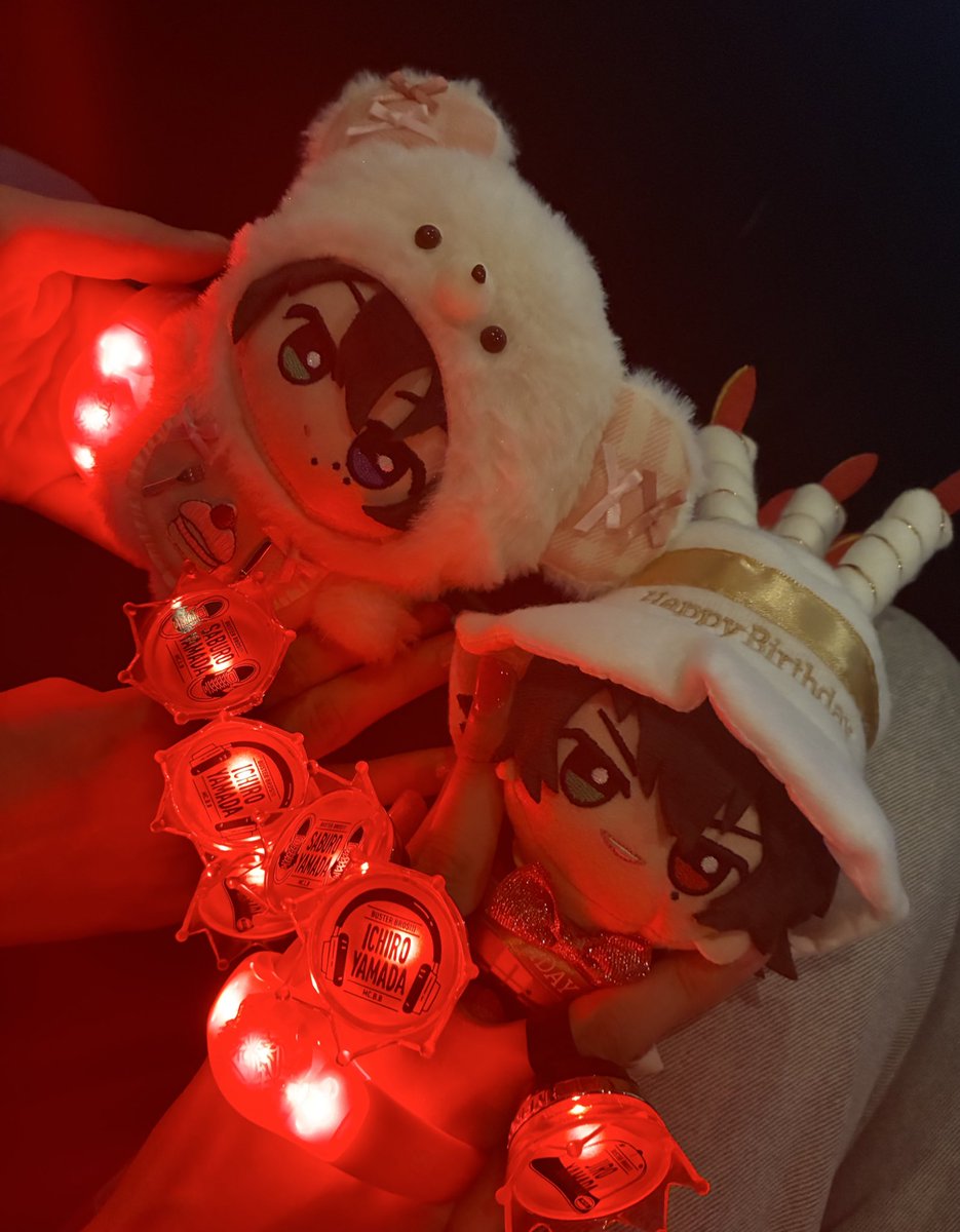 yu_riri_625's tweet image. puniさんと一緒にブクロで一郎くん誕生日お祝いしてきました( ; ; )👍💕
チケット争奪戦敗北してましたが、親切な方のおかげで今日無事ムビ観ることができました。
本当に本当に最高の1日✨️✨️
カレー美味しかったね一郎くん。おめでとう🎉🎉🎉