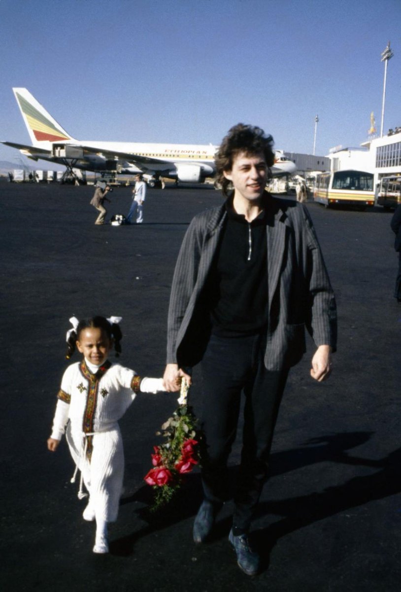 biniamhirut's tweet image. ቦብ ጌልዶፍ በኢትዮጲያ ሚያዝያ 1977 ዓም / Bob Geldof in Ethiopia, April 1985
#Ethiopia #ታሪካችን #AddisAbaba