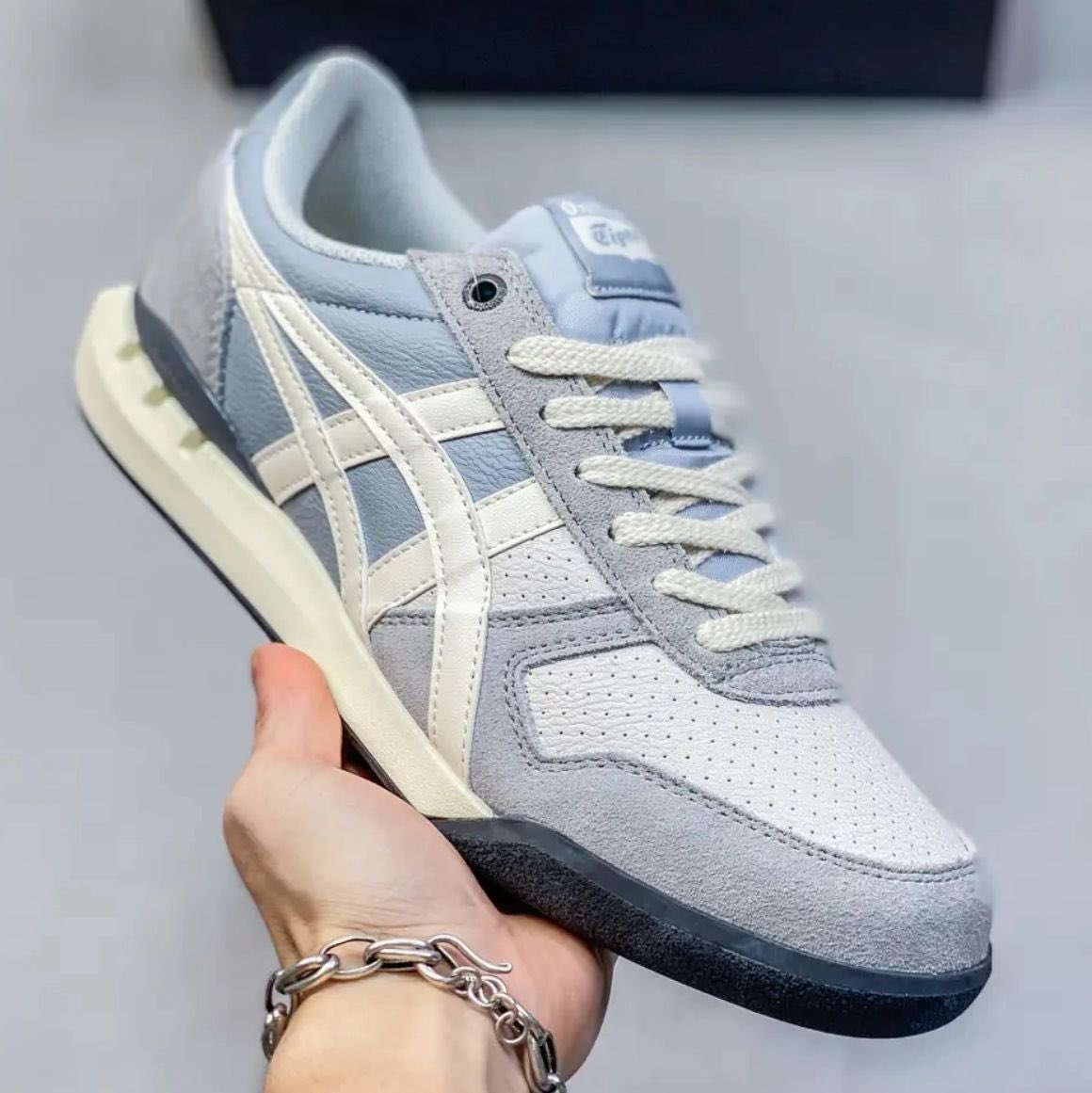 suma_clever's tweet image. SIZE.   41    42     43.     44

TIGER

price      90,000
     
FULL.   BOX