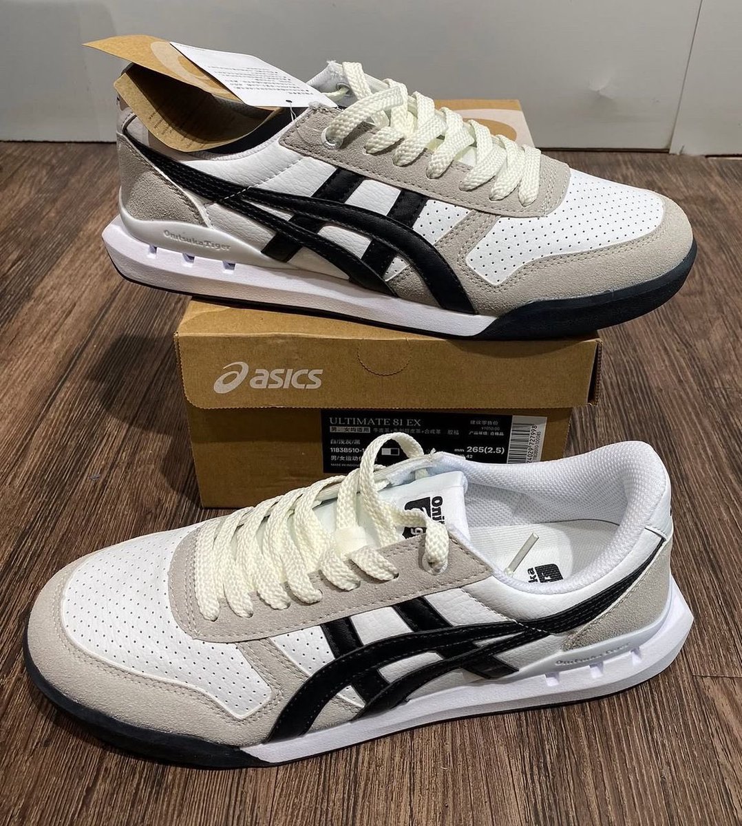 suma_clever's tweet image. SIZE.   41    42     43.     44

TIGER

price      90,000
     
FULL.   BOX