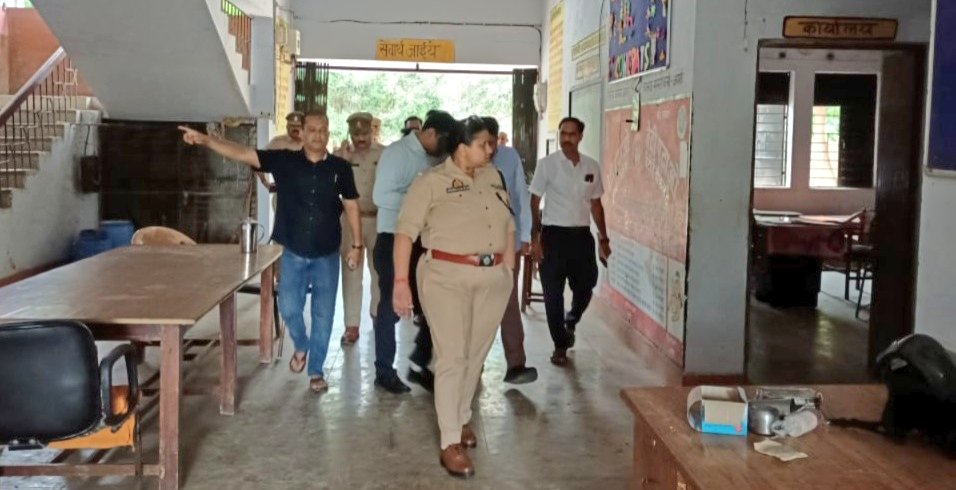 cdoamethi's tweet image. आज दिनांक 26 जुलाई 2025 को RO-ARO परीक्षा केंद्रों की तैयारियों की समीक्षा हेतु पुलिस अधीक्षक महोदया के साथ इंटर कॉलेज कालिकन, PM श्री राजकीय इंटर कॉलेज टीकरमाफी व राजकीय इंटर कॉलेज सोनारीकला का संयुक्त निरीक्षण कर सुरक्षा, CCTV निगरानी एवं मूलभूत सुविधाओं का जायजा लिया गया तथा…