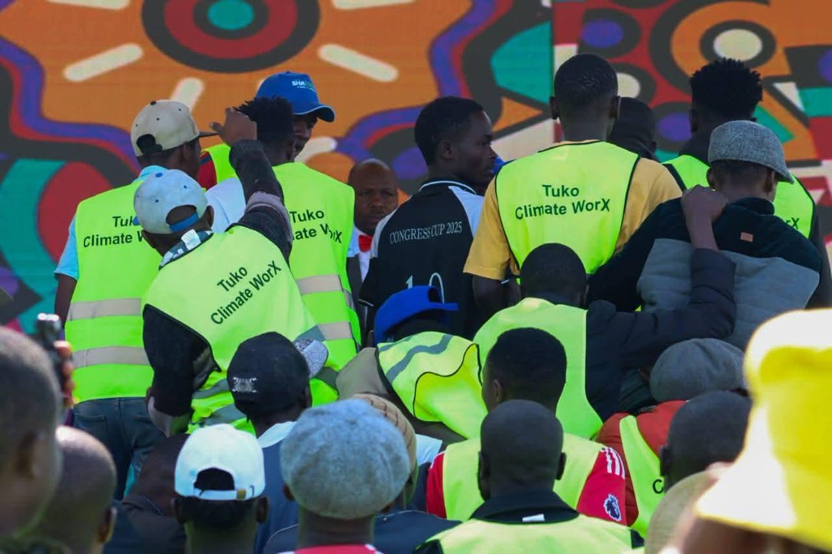 EstherPassaris's tweet image. At Uhuru Gardens today, the government inducted 25,000 youth into the Climate Worx Program;a major boost to Kenya’s urban climate strategy focused on green jobs, environmental renewal, and community resilience.
The Climate Worx Program is a generational movement redefining…