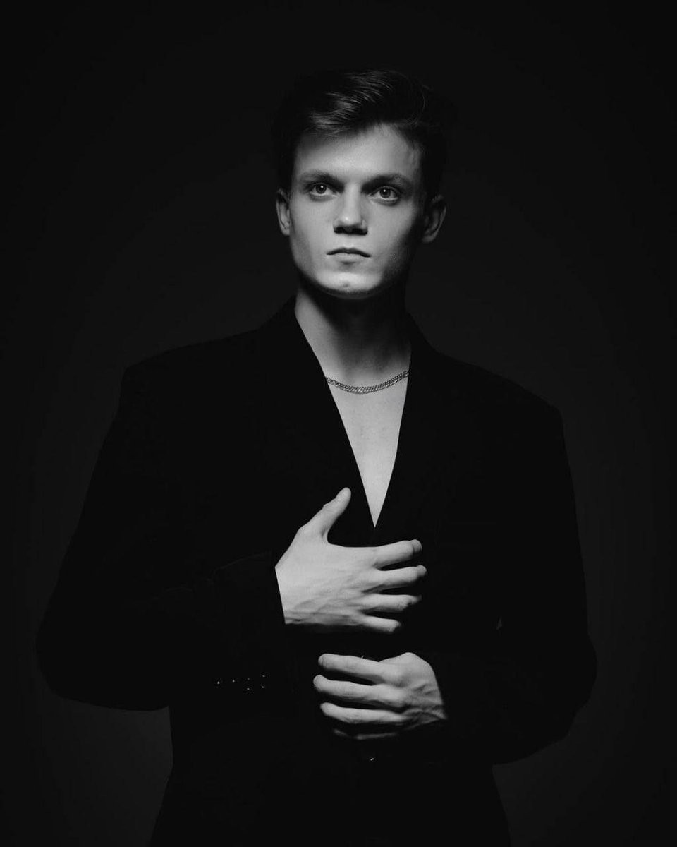 Сегодня день рождение у просто невероятного фигуриста, который украл мое сердечко ❤️‍🩹