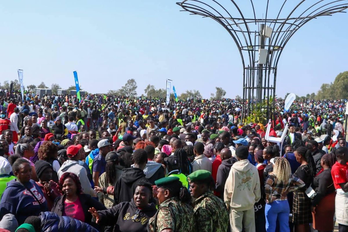 EstherPassaris's tweet image. At Uhuru Gardens today, the government inducted 25,000 youth into the Climate Worx Program;a major boost to Kenya’s urban climate strategy focused on green jobs, environmental renewal, and community resilience.
The Climate Worx Program is a generational movement redefining…