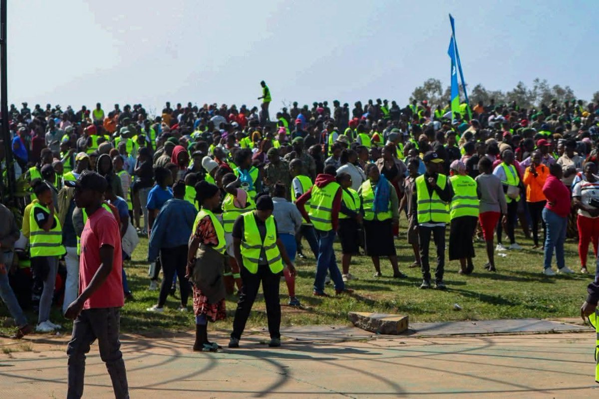 EstherPassaris's tweet image. At Uhuru Gardens today, the government inducted 25,000 youth into the Climate Worx Program;a major boost to Kenya’s urban climate strategy focused on green jobs, environmental renewal, and community resilience.
The Climate Worx Program is a generational movement redefining…