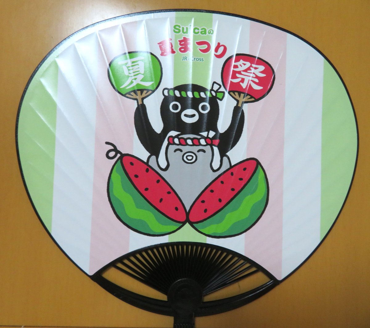 pingu651's tweet image. Suicaの夏まつり Suicaのペンギンうちわ全3種
明日最終日のイラストはランダムで配布
画像4枚目裏面イラスト共通