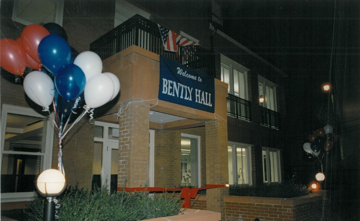 theIWP's tweet image. 🎉Happy 35th Birthday, IWP! 🎉
IWP was incorporated in Washington, D.C. on July 26, 1990.
📸: Grand opening of Bently Hall, November 1997
Celebrate IWP's 35th Anniversary Gala on October 9, 2025. Get tickets here: eventbrite.com/e/the-institut…