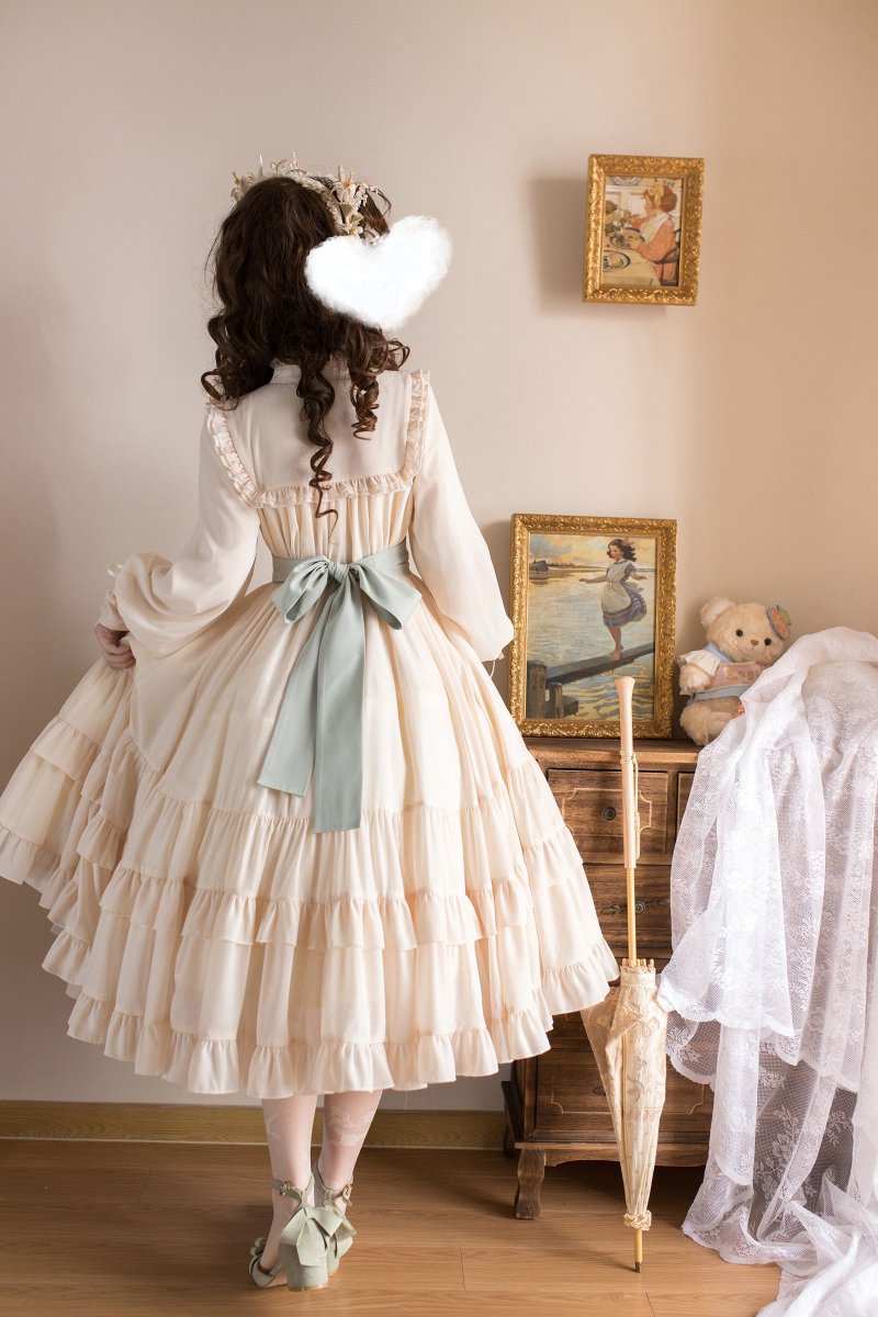 ManusxMachina's tweet image. 生成のお嬢様のクラシカルワンピース 
manus-machina.com/collections/li… 
ゆったりとした優雅なシルエット。胸元に華やかなフリルを装飾し、袖口に編み上げが装飾されたクラシカルなワンピース。大きめの襟が清純で気品溢れる印象を与えてくれる。ウエストリボンを結んで、華麗なる貴族のお嬢様に。