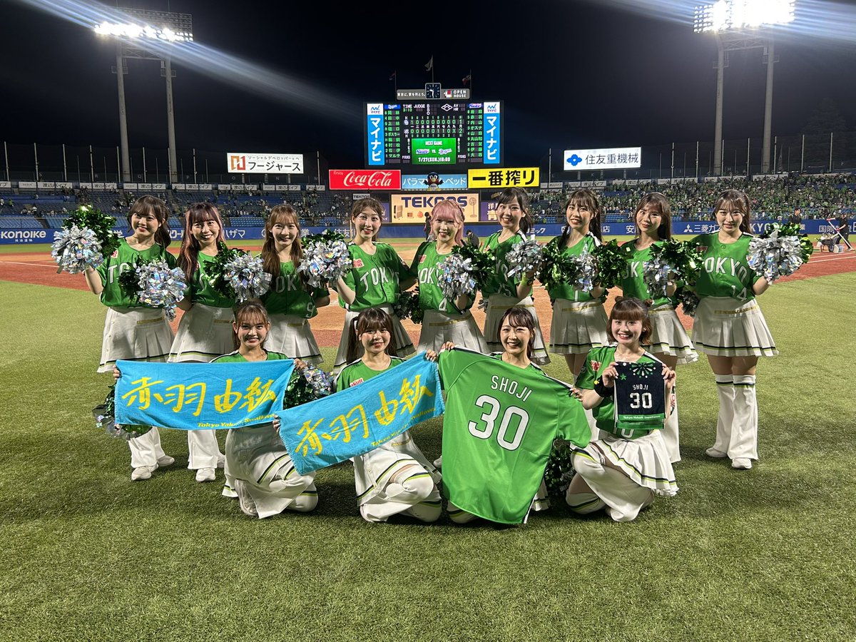 ５れんほー！💚🖐🏻⛱️
後半戦、最高のスタートダッシュ❗️

荘司投手、プロ初勝利おめでとうございます💐✨

明日は燕プロ最終日！❇️
熱い燕パワーを届けて、絶対に６れんほーしましょう〜！✊🏻📣🍀

#Swallows #Passion2025 #10HIIRAGI