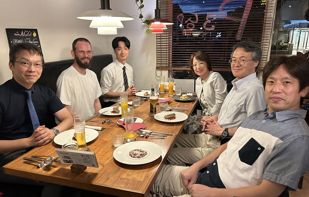 日本神経科学大会＠新潟にて、無事に「循環脳」のシンポジウムを実施しました。血液や酸素等の脳内循環や代謝回路と脳神経情報処理との関連を探る、全く新しいカテゴリーの研究分野の幕開けです。シンポジストとオーガナイザー６名でのディナーを開催しました。