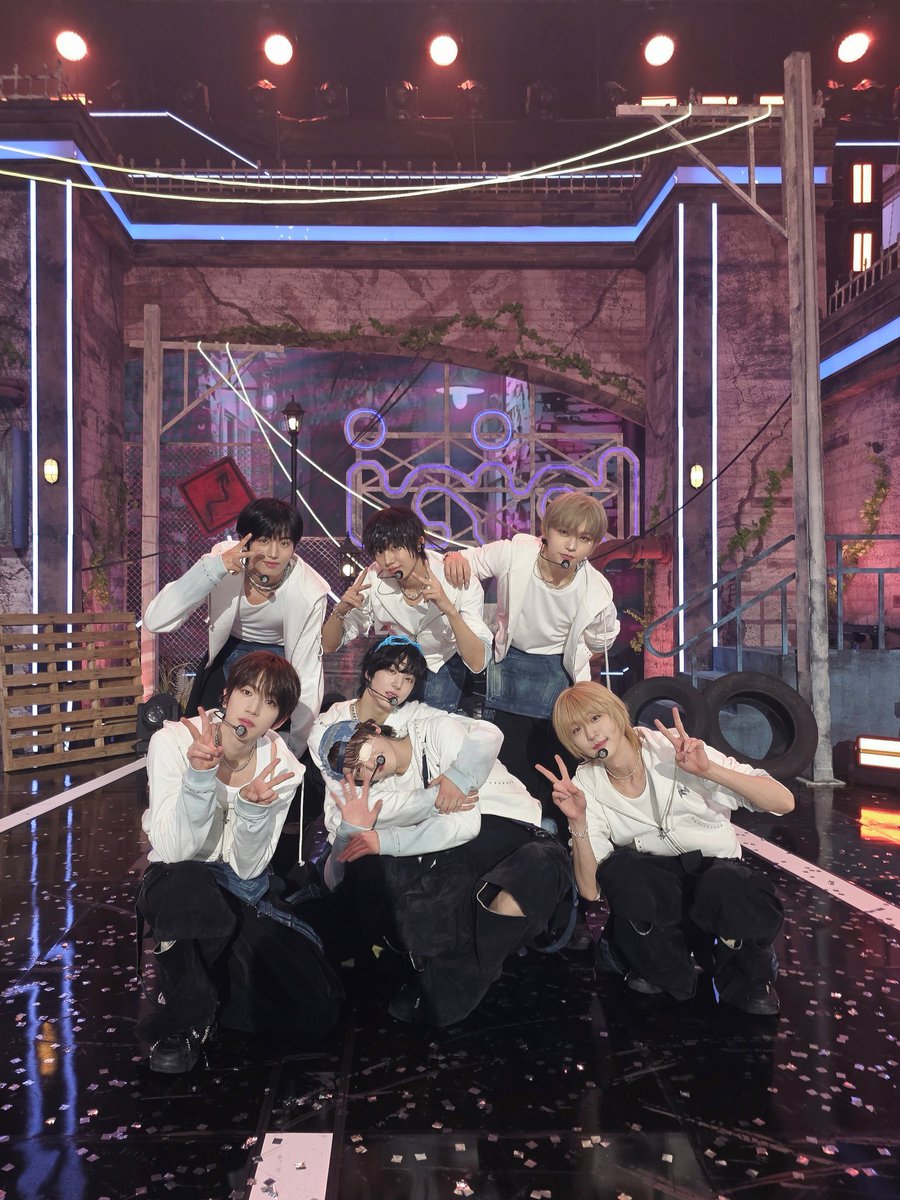 📸 — Show do IDID! Music Show 🤍🩵

“Obrigado por torcer pelo IDID hoje também
No seu dia...
Que a boa sorte sempre acompanhe você...
Você trabalhou duro hoje também
Que todos tenham um sonho... 💤”

#IDID #아이딧