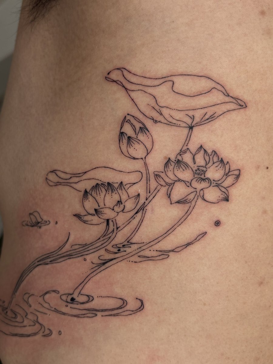 sasiteee's tweet image. Lotus pond (23 cm) 🪷

คุณลูกค้าผู้ไม่ประสงค์ออกนามกับลายสระบัวที่วางให้โค้งรับกับสีข้างช่วงบนพอดี ขอบคุณที่กลับมาหากันอีกครั้งค่ะ 💧 #tattbytee