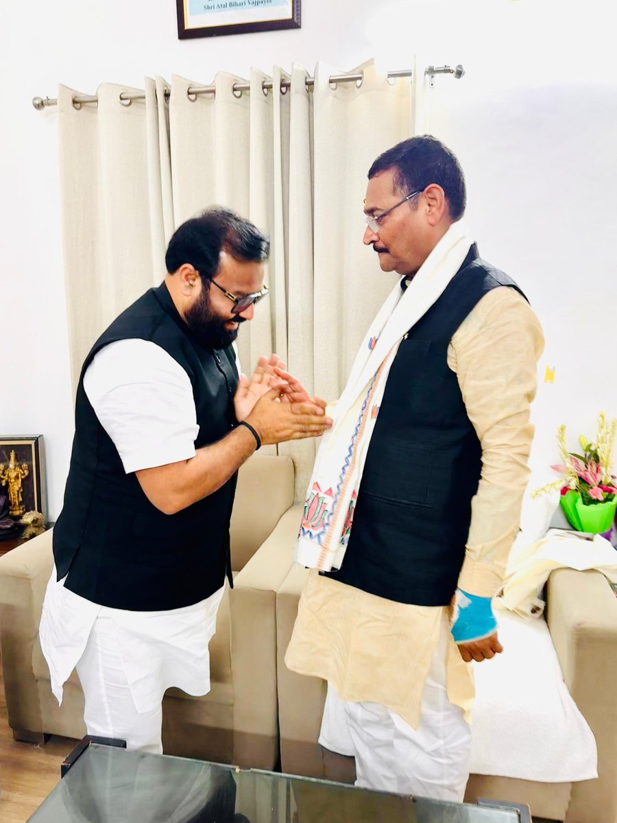 Ajay singh (@iamajayksinghh) on Twitter photo рдмрд┐рд╣рд╛рд░ рдкреНрд░рднрд╛рд░реА рдПрд╡рдВ рдЭрд╛рд░рдЦрдВрдб рд╕реЗ рд░рд╛рдЬреНрдпрд╕рднрд╛ рд╕рд╛рдВрд╕рдж рд╢реНрд░реА <a href="/dprakashbjp/">Deepak Prakash</a> рдЬреА рд╕реЗ рд╕реМрдЬрдиреНрдп рдореБрд▓рд╛рдХрд╛рдд рд╣реБрдИред рдЗрд╕ рдЕрд╡рд╕рд░ рдкрд░ рдЙрдиреНрд╣реЗрдВ рдореЛрдореЗрдВрдЯреЛ рднреЗрдВрдЯ рдХрд░ рд╕рдореНрдорд╛рдирд┐рдд рдХрд┐рдпрд╛ред рдкрд╣рд▓реА рд╣реА рдореБрд▓рд╛рдХрд╛рдд рдореЗрдВ рдЙрдирдХрд╛ рд╕рд╣рдЬ рдФрд░ рд╣рдВрд╕рдореБрдЦ рд╕реНрд╡рднрд╛рд╡ рджрд┐рд▓ рдХреЛ рдЫреВ рдЧрдпрд╛ред рдмрд┐рд╣рд╛рд░ рдкреНрд░рднрд╛рд░реА рдПрд╡рдВ рдЭрд╛рд░рдЦрдВрдб рд╕реЗ рд░рд╛рдЬреНрдпрд╕рднрд╛ рд╕рд╛рдВрд╕рдж рд╢реНрд░реА <a href="/dprakashbjp/">Deepak Prakash</a> рдЬреА рд╕реЗ рд╕реМрдЬрдиреНрдп рдореБрд▓рд╛рдХрд╛рдд рд╣реБрдИред рдЗрд╕ рдЕрд╡рд╕рд░ рдкрд░ рдЙрдиреНрд╣реЗрдВ рдореЛрдореЗрдВрдЯреЛ рднреЗрдВрдЯ рдХрд░ рд╕рдореНрдорд╛рдирд┐рдд рдХрд┐рдпрд╛ред рдкрд╣рд▓реА рд╣реА рдореБрд▓рд╛рдХрд╛рдд рдореЗрдВ рдЙрдирдХрд╛ рд╕рд╣рдЬ рдФрд░ рд╣рдВрд╕рдореБрдЦ рд╕реНрд╡рднрд╛рд╡ рджрд┐рд▓ рдХреЛ рдЫреВ рдЧрдпрд╛ред