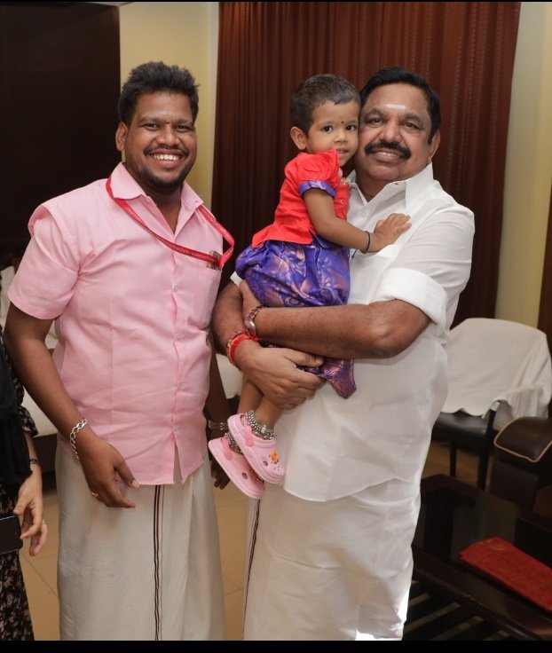 Manovicky-SAY YES TO WOMEN SAFETY AND AIADMK (@manovicky96) on Twitter photo <a href="/AIADMKITWINGOFL/">AIADMK IT WING - SayYesToWomenSafety&AIADMK</a> ஒரு தொண்டநுக்கு இதை விட என்ன சந்தோசம் கிடைக்கும் என் மகளை பாசத்தோடு தூக்கி கண்ணதோடு கன்னம் ஒட்டி புகை படம் எடுத்த எங்க வாழும் புரட்சி தலைவர் #எடப்பாடியார் <a href="/AIADMKITWINGOFL/">AIADMK IT WING - SayYesToWomenSafety&AIADMK</a> ஒரு தொண்டநுக்கு இதை விட என்ன சந்தோசம் கிடைக்கும் என் மகளை பாசத்தோடு தூக்கி கண்ணதோடு கன்னம் ஒட்டி புகை படம் எடுத்த எங்க வாழும் புரட்சி தலைவர் #எடப்பாடியார்